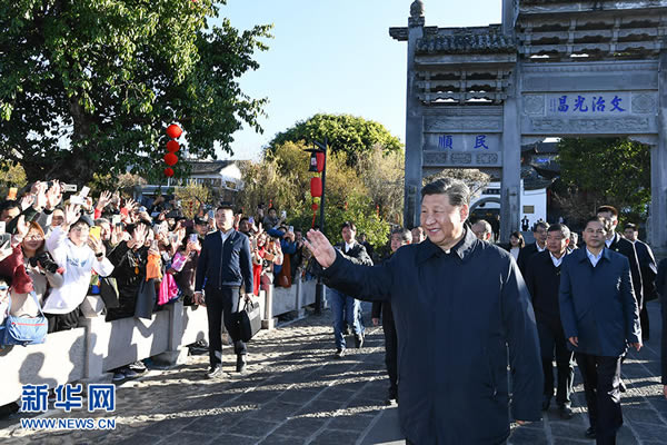 習(xí)近平春節(jié)前夕赴云南看望慰問各族干部群眾  向全國(guó)各族人民致以美好的新春祝福  祝各族人民生活越來越好祝祖國(guó)欣欣向榮